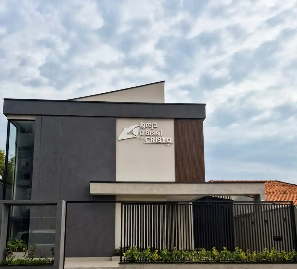 Fachada da sede da Igreja O Brasil para Cristo em Mogi das Cruzes